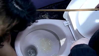 నా అందమైన ప్రైవేట్ సెక్స్ బానిస మెలానీ మెంఫిస్. ఆమె నాకు ఇష్టమైన బానిస, ఆమె అమాయకంగా, యవ్వనంగా, అంగ సంపర్కంలో, రోల్ ప్లేయింగ్‌లో కనిపిస్తుంది మరియు నేను ఆమెను ఎప్పుడు కావాలంటే అప్పుడు ఉపయోగించగలను. 1 వ భాగము.