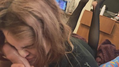 థ్రోట్ డిక్, టార్న్ ప్యాంటీహోస్ మరియు టార్న్ హీల్స్ కలవడానికి బాగుంది